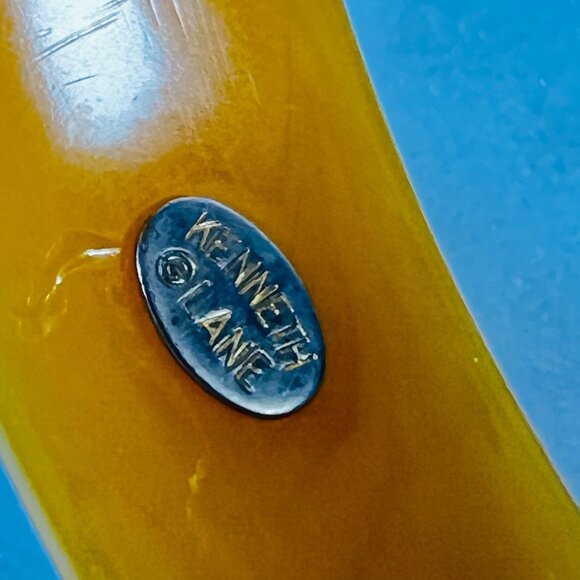 Vintage Kenneth Lane signed Yellow Butterscotch Egg Yolk  Bangle Bracelet 6.75 - Picture 3 of 5